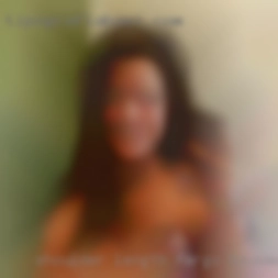 Shoulder Fargo housewife length aurburn hair..